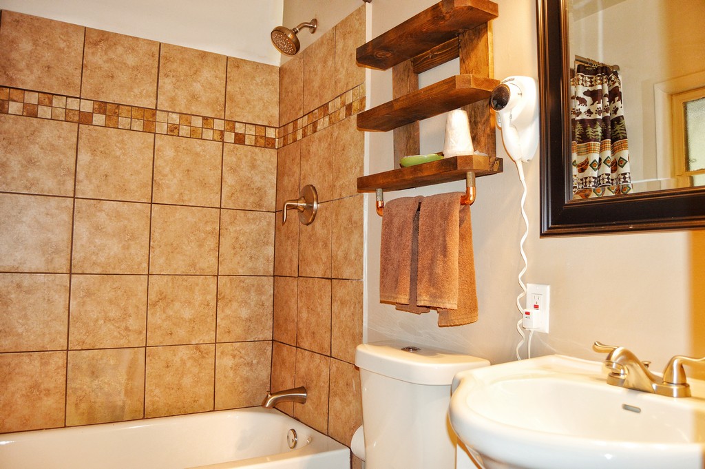 Double Queen Bathroom